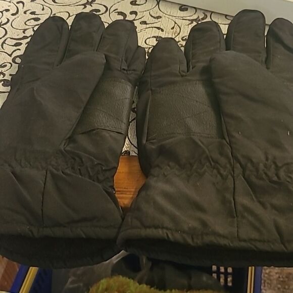 Black Thinsulate I Winter Gloves - Picture 2 of 5